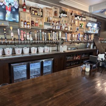 Rotolo's Craft & Crust - 37 beers on tap - Pizza Near Me - Breckenridge, Colorado Rotolo's Craft & Crust - 37 beers on tap - Pizza Near Me - Breckenridge, Colorado