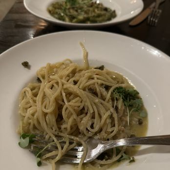 Etto Pasta Bar - Aglio e olio, aRugula pistachio pesto pasta - Italian Near Me - Paso Robles, California Etto Pasta Bar - Aglio e olio, aRugula pistachio pesto pasta - Italian Near Me - Paso Robles, California