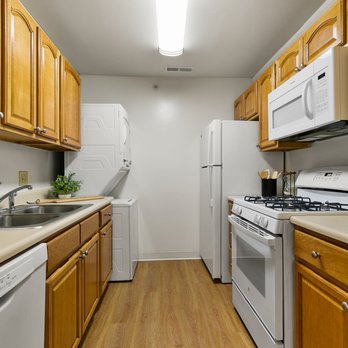 California Apartments - This our classic kitchen style. - Apartments Near Me - Absecon, New Jersey California Apartments - This our classic kitchen style. - Apartments Near Me - Absecon, New Jersey