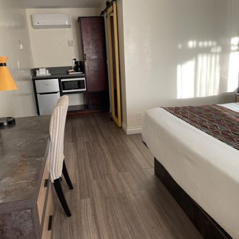 Oasis Inn and Suites - Hotels Near Me - Santa Barbara, California