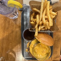 Shoeless Joe's Sports Grill - Orleans - Burger