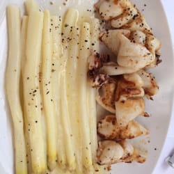 Isoletta Steakhouse - Calamari vom Grill mit weißen Spargel :)