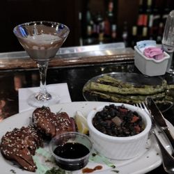 Sammy B's - Seared Ahi Tuna with Cuban Beans and rice