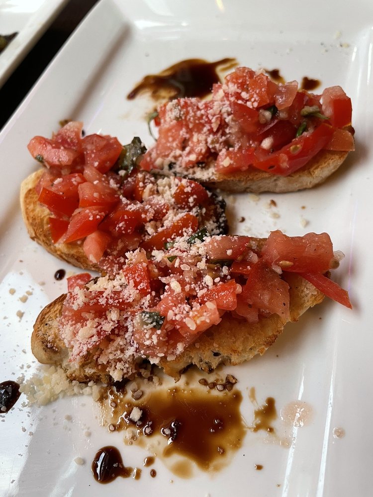 THE FOUNTAIN KITCHEN & WINE BAR 183 Photos & 106 Reviews 543 S Pineapple Ave, Sarasota