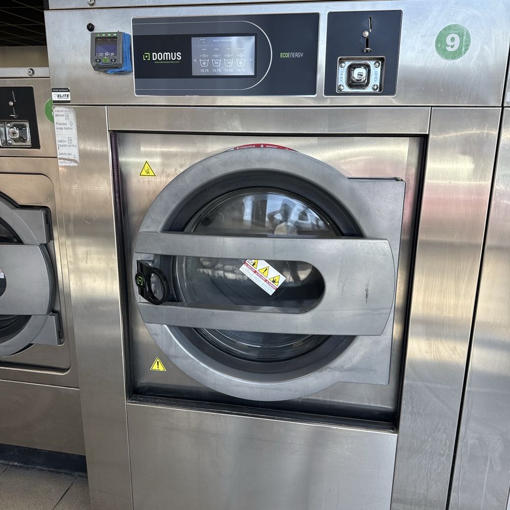 Half Price Laundromat - Extra, extra large capacity washing machine that does comforters with ease. - Laundromat Near Me - Winnetka, California Half Price Laundromat - Extra, extra large capacity washing machine that does comforters with ease. - Laundromat Near Me - Winnetka, California