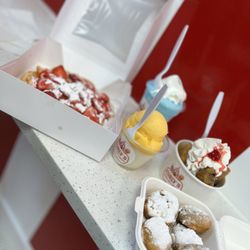 Curly’s Carnival Eats & Creamery