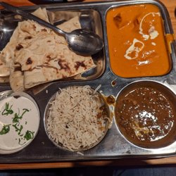 Curry On Naanstop - Daal, butter chicken, naan, rice, raita. Blah. Not good.