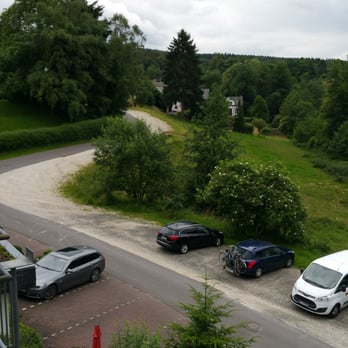Landhaus Am Kirschbaum - Parkplatz - Hotels Near Me - Morbach, RP