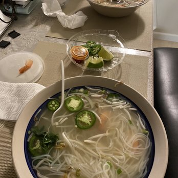 Hon's Wok - a bowl of soup with noodles and vegetables - Chinese Near Me - Santa Ana, California Hon's Wok - a bowl of soup with noodles and vegetables - Chinese Near Me - Santa Ana, California