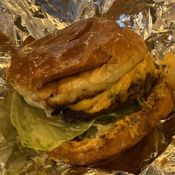 Small Cheval- Wicker Park - Cheeseburger with lettuce and tomatoes - Burgers Near Me - Chicago, Illinois