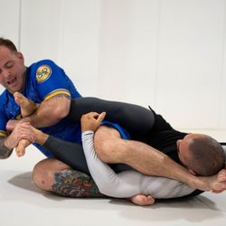 Gracie Fighter Jiu Jitsu - Dossman and Nick learning novice leg entanglements