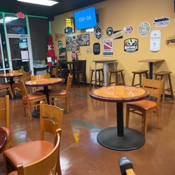 44 Draft House Growler Bar - Closing time, bar was packed!