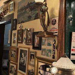 Once Upon A Time In France - Decor