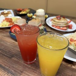 Spirit Café - Mango passionfruit and strawberry lemonade