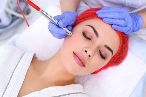Curaa Skin Care & Cosmetics Logo