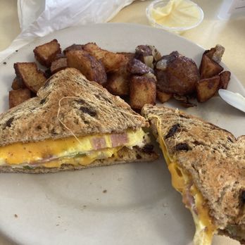 The Looking Glass Cafe - Western sandwich - Breakfast & Brunch Near Me - Wrentham, Massachusetts The Looking Glass Cafe - Western sandwich - Breakfast & Brunch Near Me - Wrentham, Massachusetts