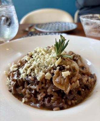 Limoncello Restaurant and Wine Bar by null