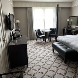 Lough Eske Castle - Spacious room