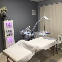 Latin Lash & Skin Care Studio - Room for facial