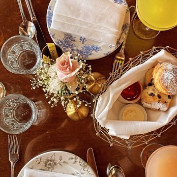 Little Hen - mimosa, peach bellini, scones - Breakfast & Brunch Near Me - Weston, Florida Little Hen - mimosa, peach bellini, scones - Breakfast & Brunch Near Me - Weston, Florida