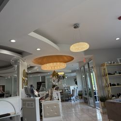 White Pearl Medi-Spa & Nail Lounge - Inside