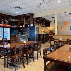 Paraiso Tropical Pizzeria Restaurant & Ice Cream - Inside space