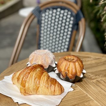 La Châtaigne - Freshly baked at the outside table. - Patisserie/Cake Shop Near Me - Lafayette, California La Châtaigne - Freshly baked at the outside table. - Patisserie/Cake Shop Near Me - Lafayette, California