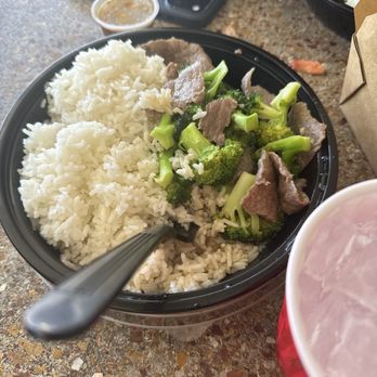 Vic's Thai Food - Beef and Broccoli Rice Bowl - Thai Near Me - Valley Glen, California Vic's Thai Food - Beef and Broccoli Rice Bowl - Thai Near Me - Valley Glen, California