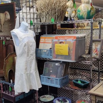 Cranberry's Antiques - Antiques Near Me - Blanco, Texas