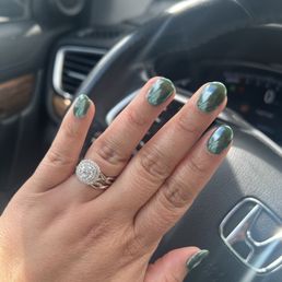 Chrome Green dip manicure!