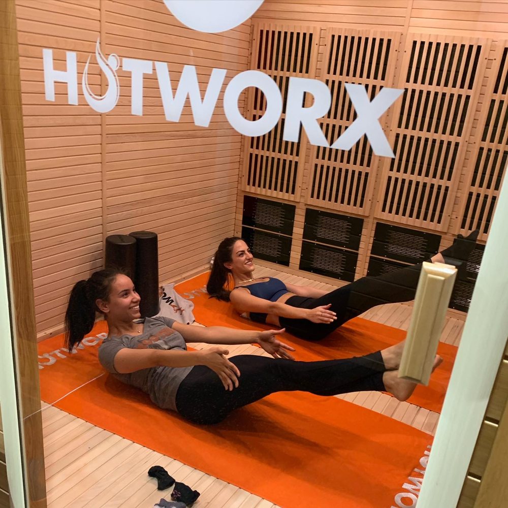 HOTWORX - Northborough Logo