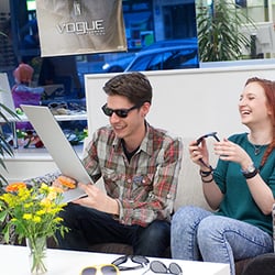 Trendoptic Goetheplatz - Machen Sie es sich in unserer Lounge gemütlich !