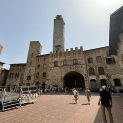 Wine Tours in Tuscany with Italy and Wine - San Gimignano square