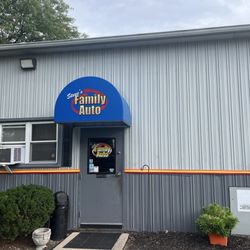 Steve's Family Auto - This is the front door, leading into the lobby.