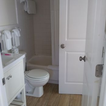 The Molloy - Bathroom - Hotels Near Me - Treasure Is, Florida The Molloy - Bathroom - Hotels Near Me - Treasure Is, Florida