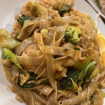 Family Thai Restaurant - Pad Soya Bean Sauce Noodle / Pad- See Ew - Thai Near Me - Tulsa, Oklahoma Family Thai Restaurant - Pad Soya Bean Sauce Noodle / Pad- See Ew - Thai Near Me - Tulsa, Oklahoma