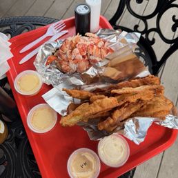 Classic lobster roll, small order of fried zucchini, maple aioli