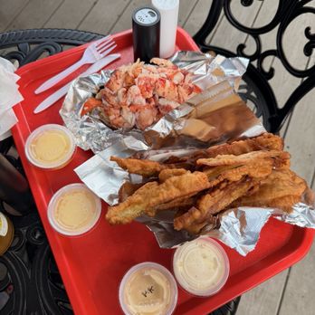 Red's Eats - Classic lobster roll, small order of fried zucchini, maple aioli - Seafood Near Me - Wiscasset, Maine