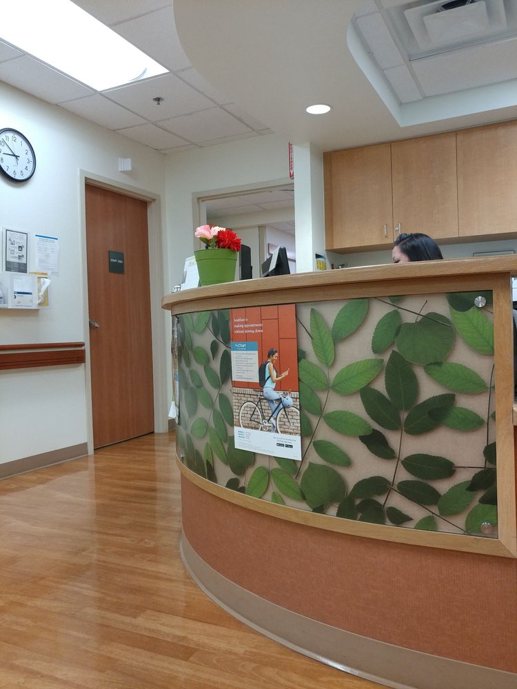 STRAUB PHYSICAL THERAPY CENTER 11 Reviews Physical Therapy 800 S