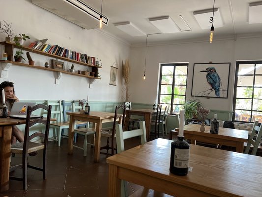Bar restaurante Three Little Birds by null