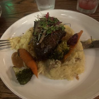 Flying Pig Pub & Kitchen - Flat iron steak with Mash Potatoes - Pubs Near Me - Oceanside, California