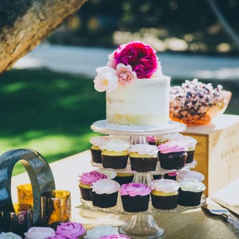 Floral Designs by Bethany - wedding cake flowers - Floral Designers Near Me - Valley Center, California