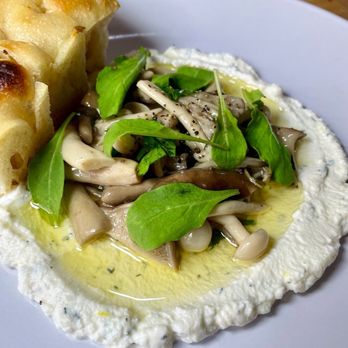 Alfreda - Pennsylvania Mushroom Conservation - Pizza Near Me - Washington, DC, District of Columbia