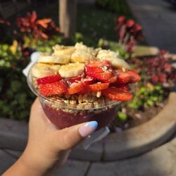 Brekkie Bowls - Small superfood bowl with acai base