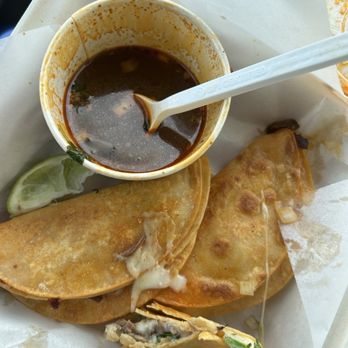 El Rey Del Mar - Birria taco/quesadilla with beef broth yum - Mexican Near Me - Kapaʻa, Hawaii