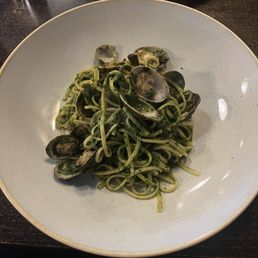 Linguine vongole con pesto