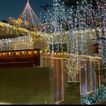 Frank's Jolly Lights - Lights Sourh b Y y - Holiday Decorating Services Near Me Frank's Jolly Lights - Lights Sourh b Y y - Holiday Decorating Services Near Me
