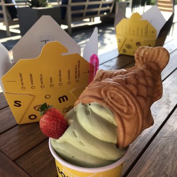 Somisomi - Outdoor seating by 85 bakery. - Ice Cream & Frozen Yogurt Near Me - Pleasanton, California Somisomi - Outdoor seating by 85 bakery. - Ice Cream & Frozen Yogurt Near Me - Pleasanton, California