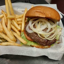 Billy's Rockford Bar - California Burger with fries