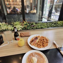Bacon jam omelette with pancakes